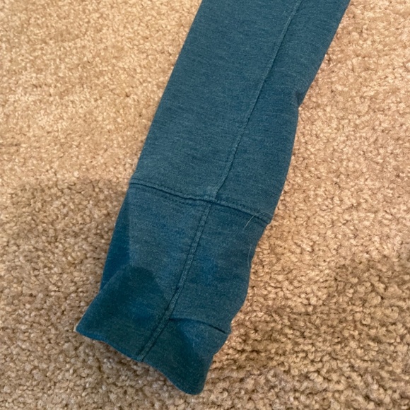 Under Armour Pullover Shirt - Picture 3 of 4